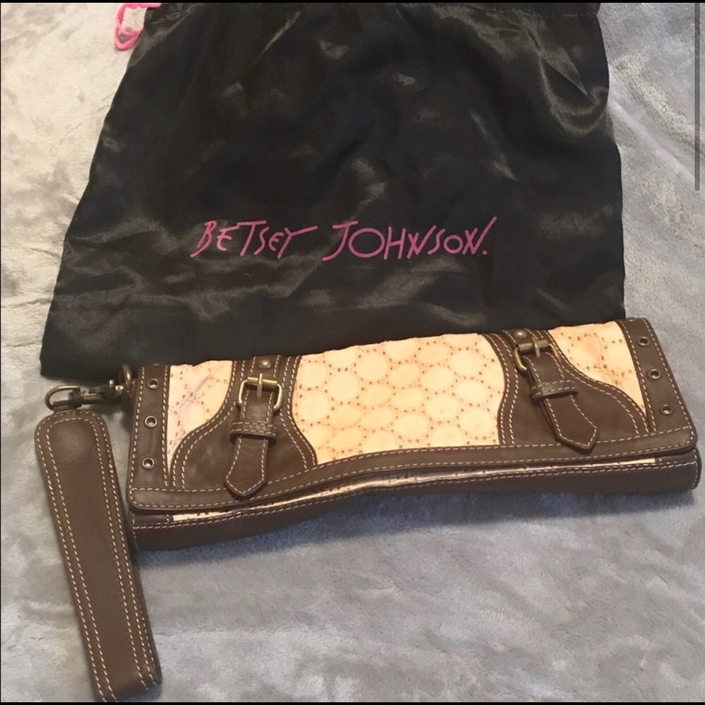 [Betsey Johnson] Eyelet Lace Clutch/Wristlet
